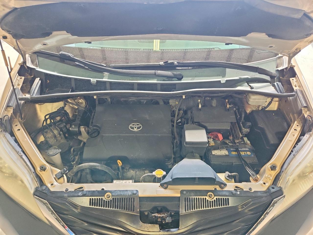 Toyota Sienna Le