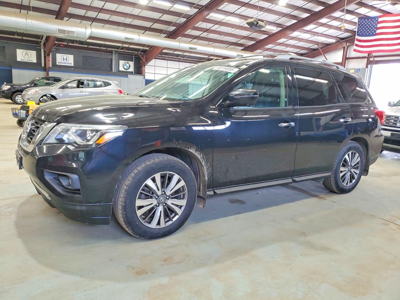 Salvage Nissan Pathfinder Image