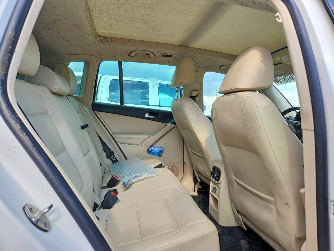 Volkswagen Tiguan S