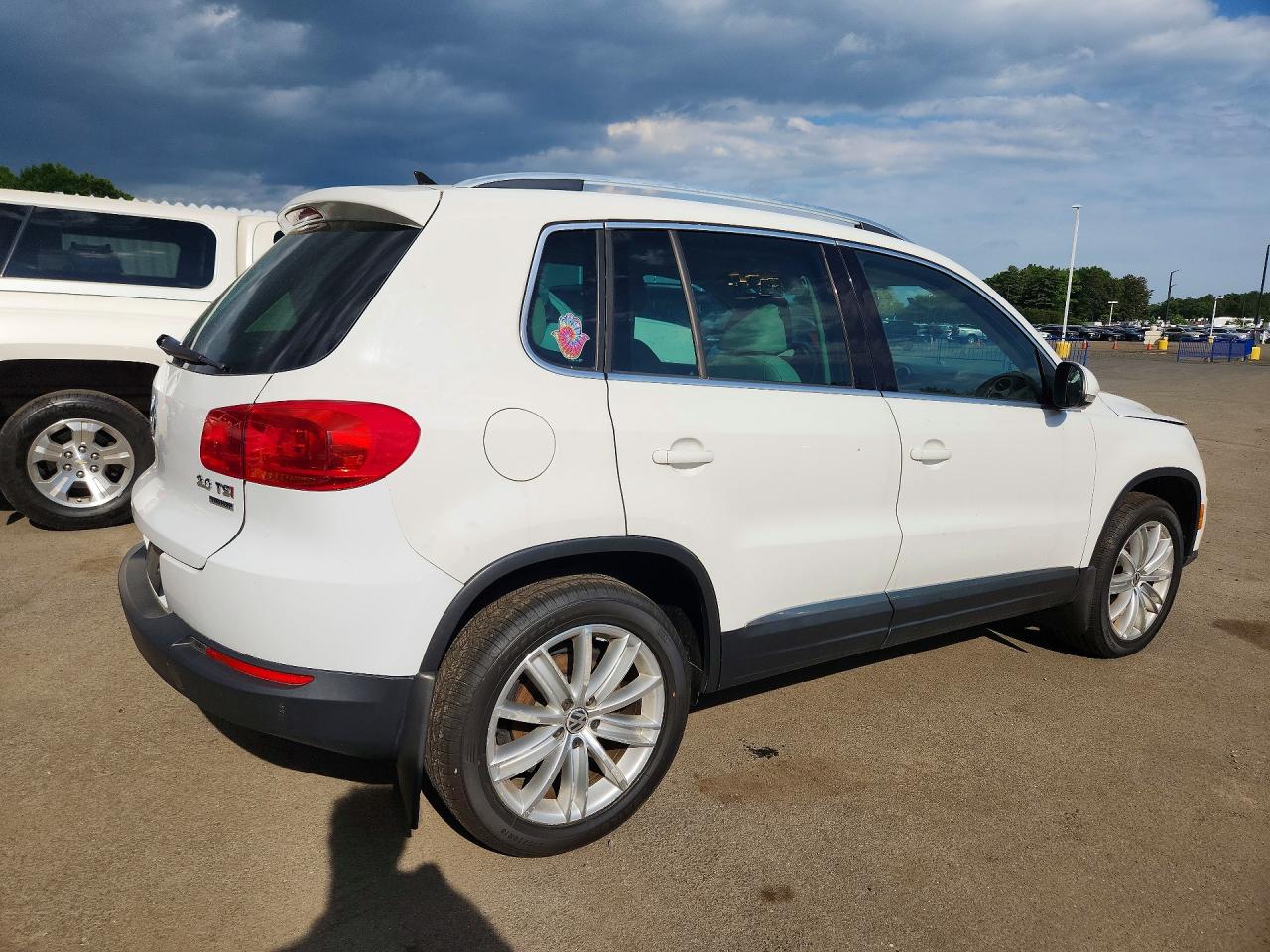 Volkswagen Tiguan S
