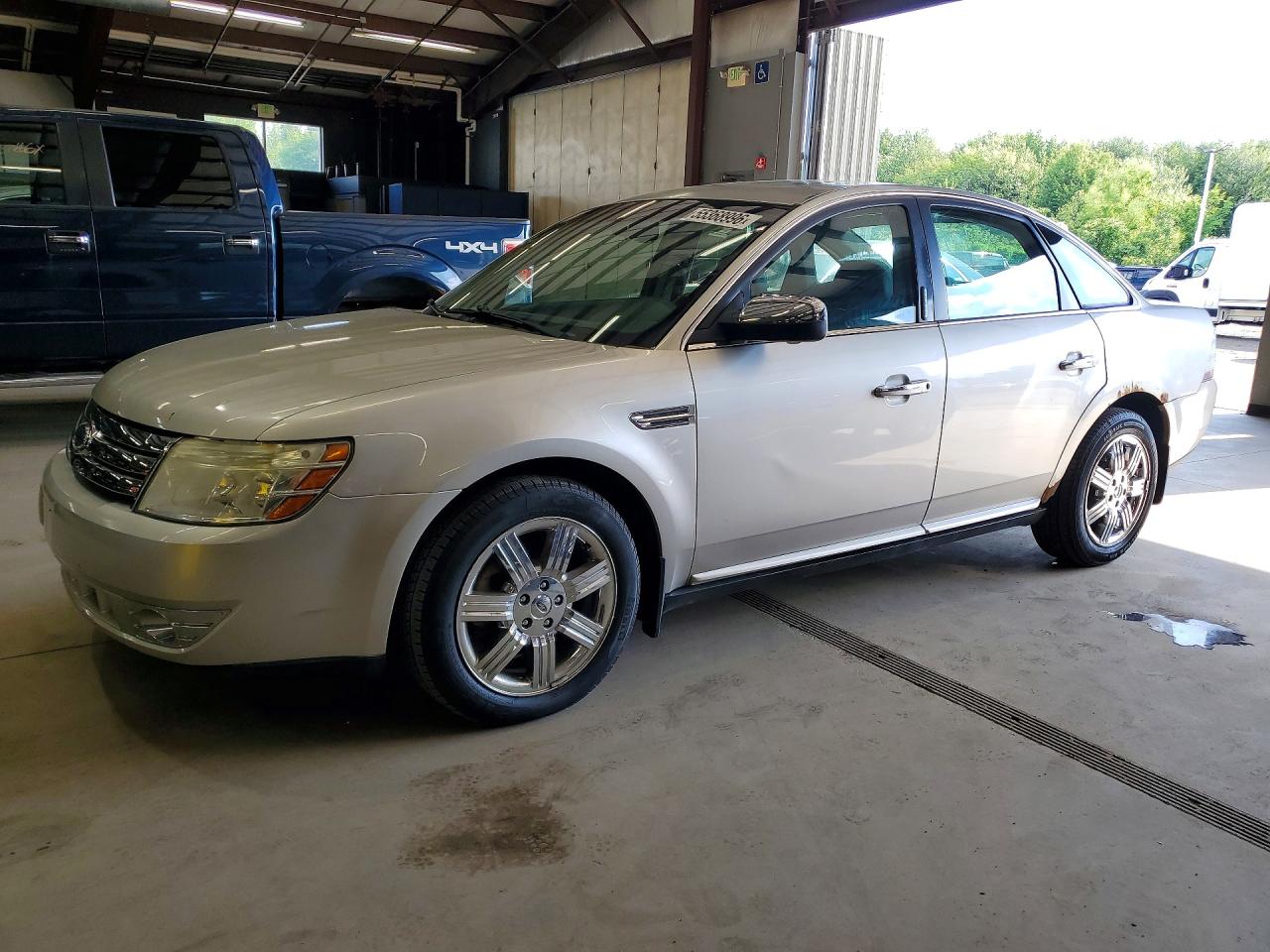Salvage Ford Taurus Image
