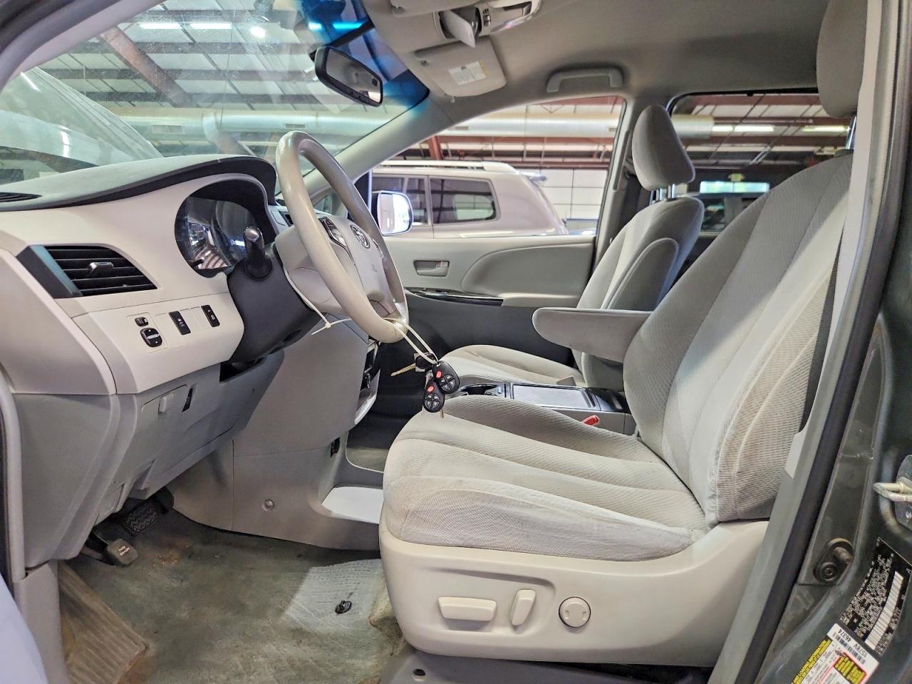 Toyota Sienna Le
