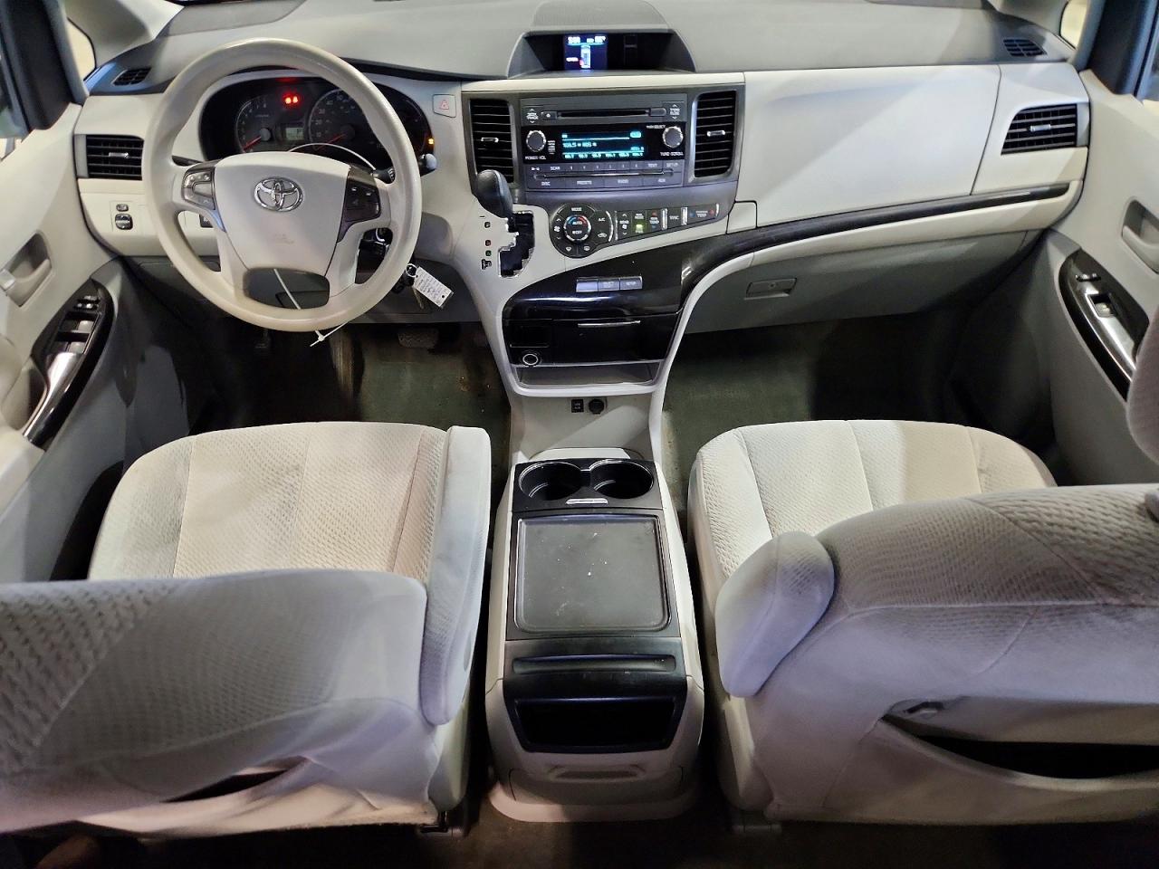 Toyota Sienna Le