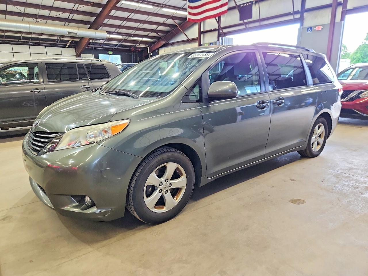 Salvage Toyota Sienna Image