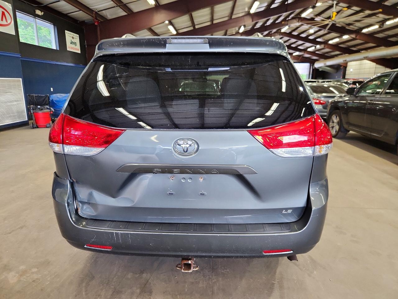 Toyota Sienna Le