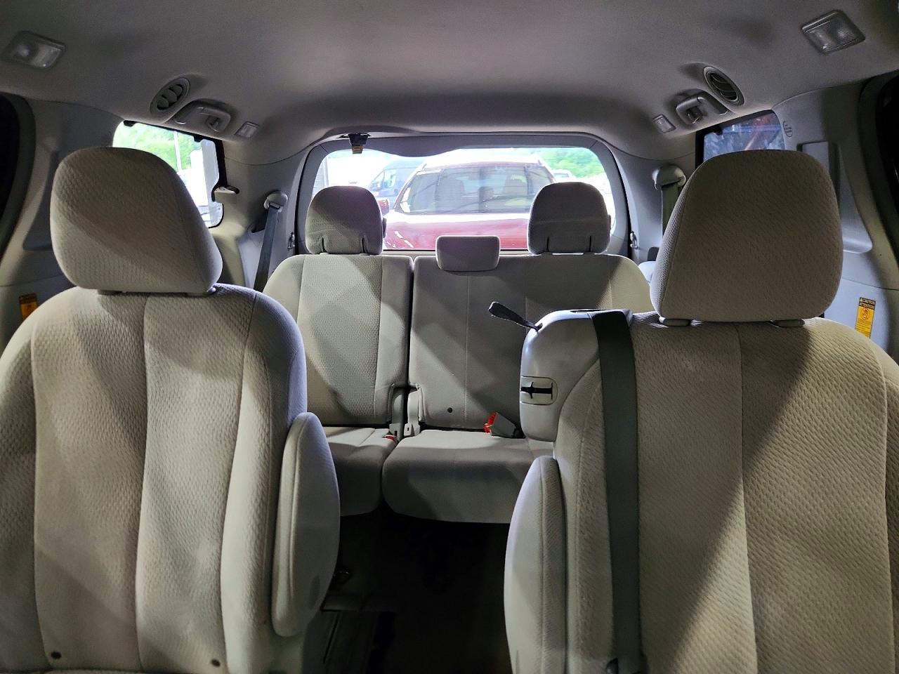 Toyota Sienna Le