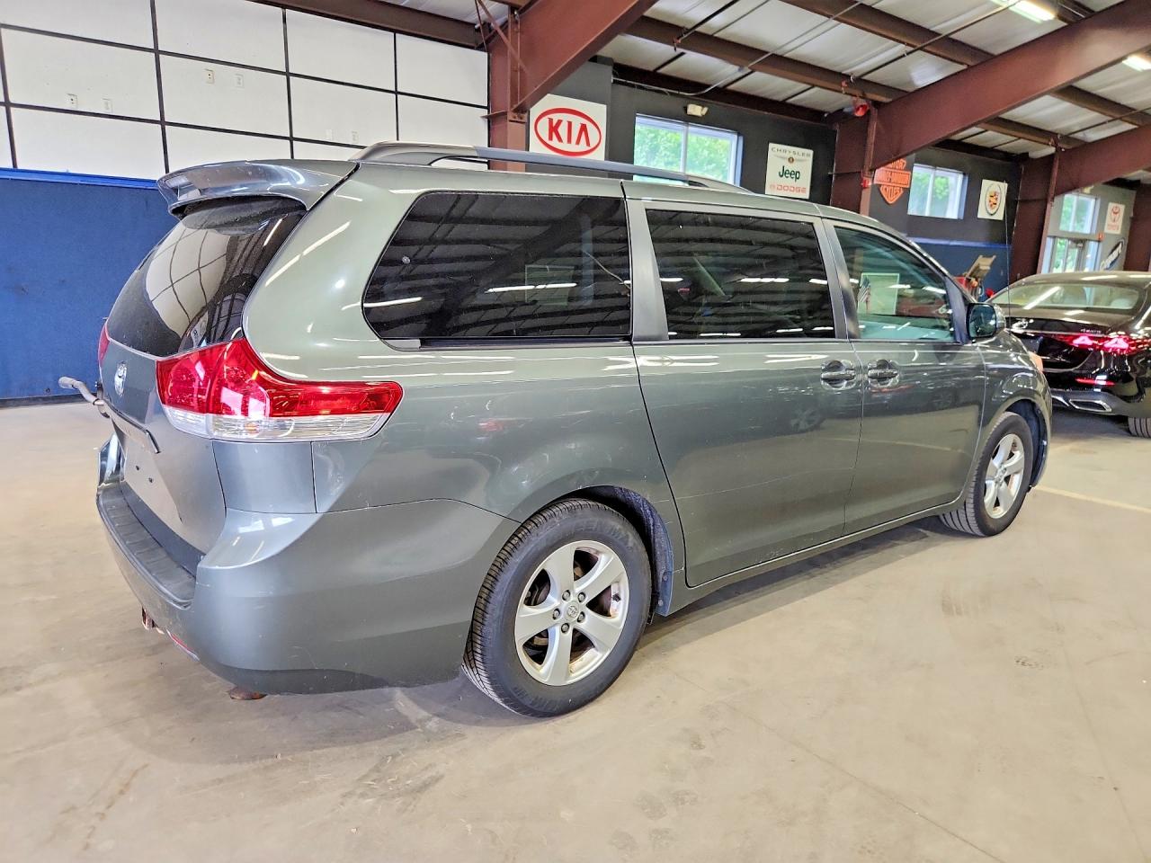 Toyota Sienna Le