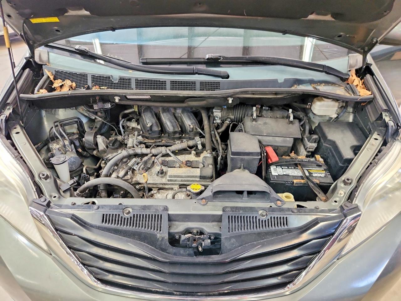 Toyota Sienna Le