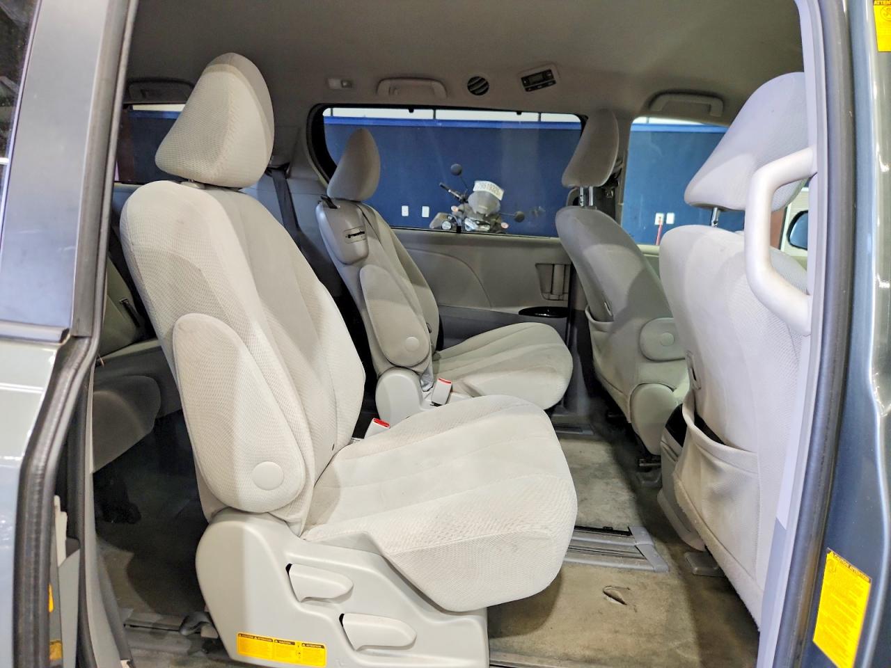 Toyota Sienna Le