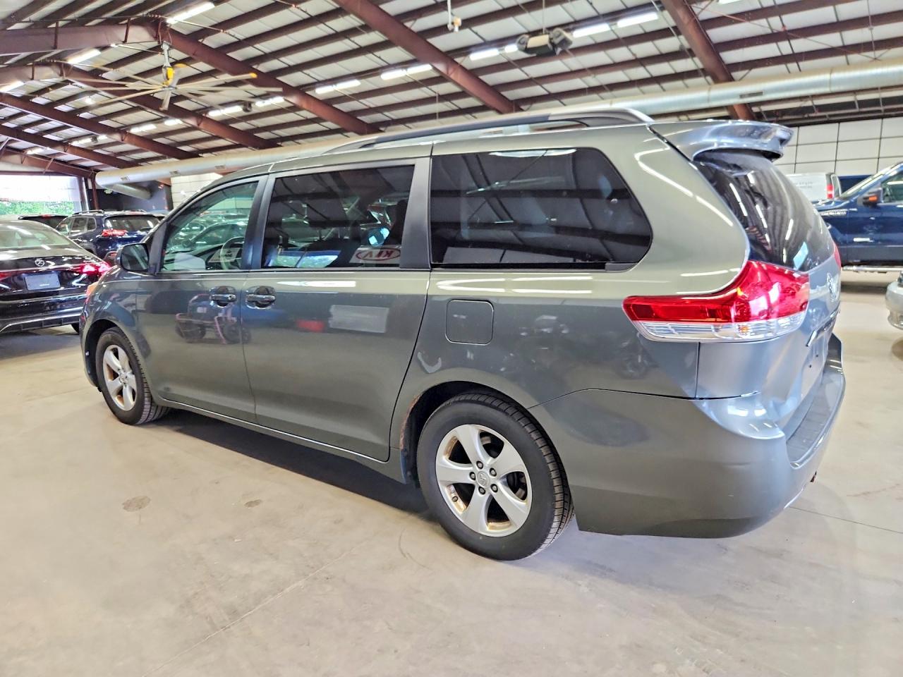 Toyota Sienna Le
