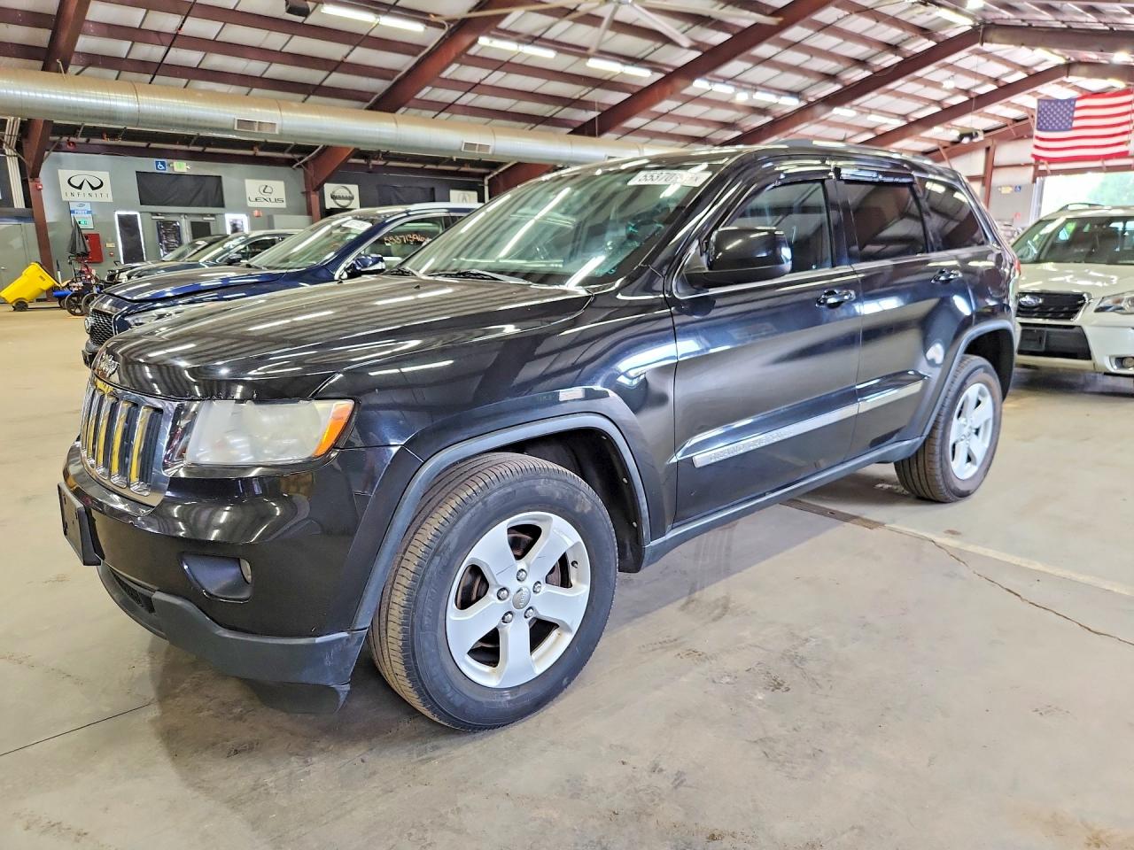 Salvage Jeep Cherokee Image