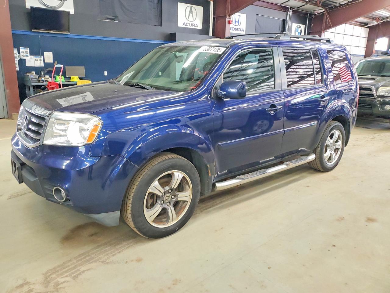 Salvage Honda Pilot Image