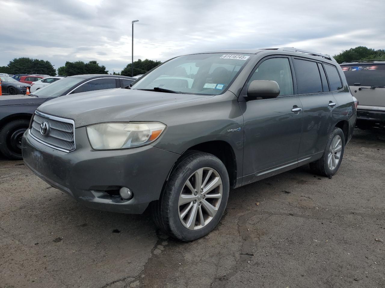 Salvage Toyota Highlander Image