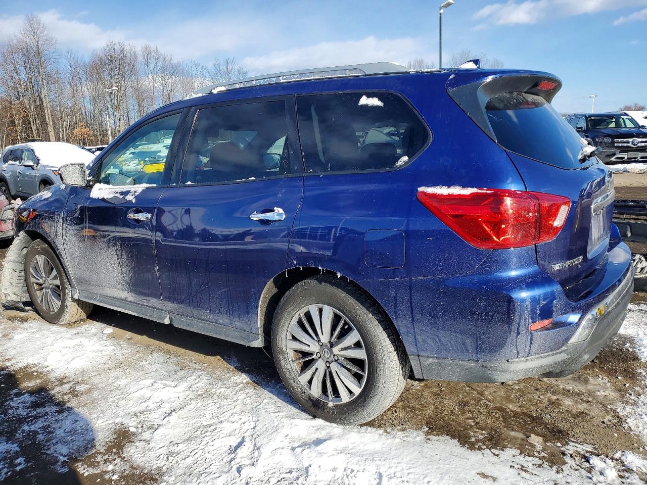 Nissan Pathfinder Sv