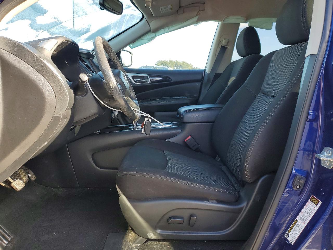 Nissan Pathfinder Sv
