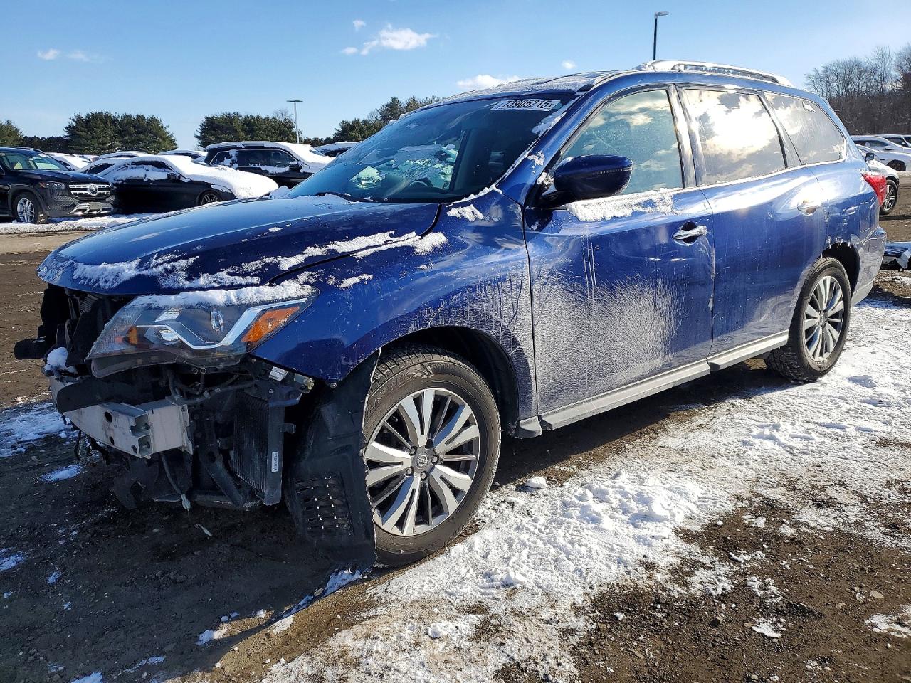Salvage Nissan Pathfinder Image
