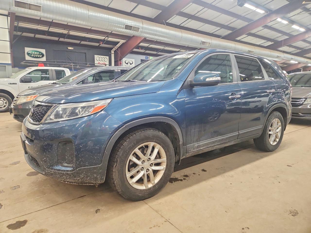 Salvage Kia Sorento Image