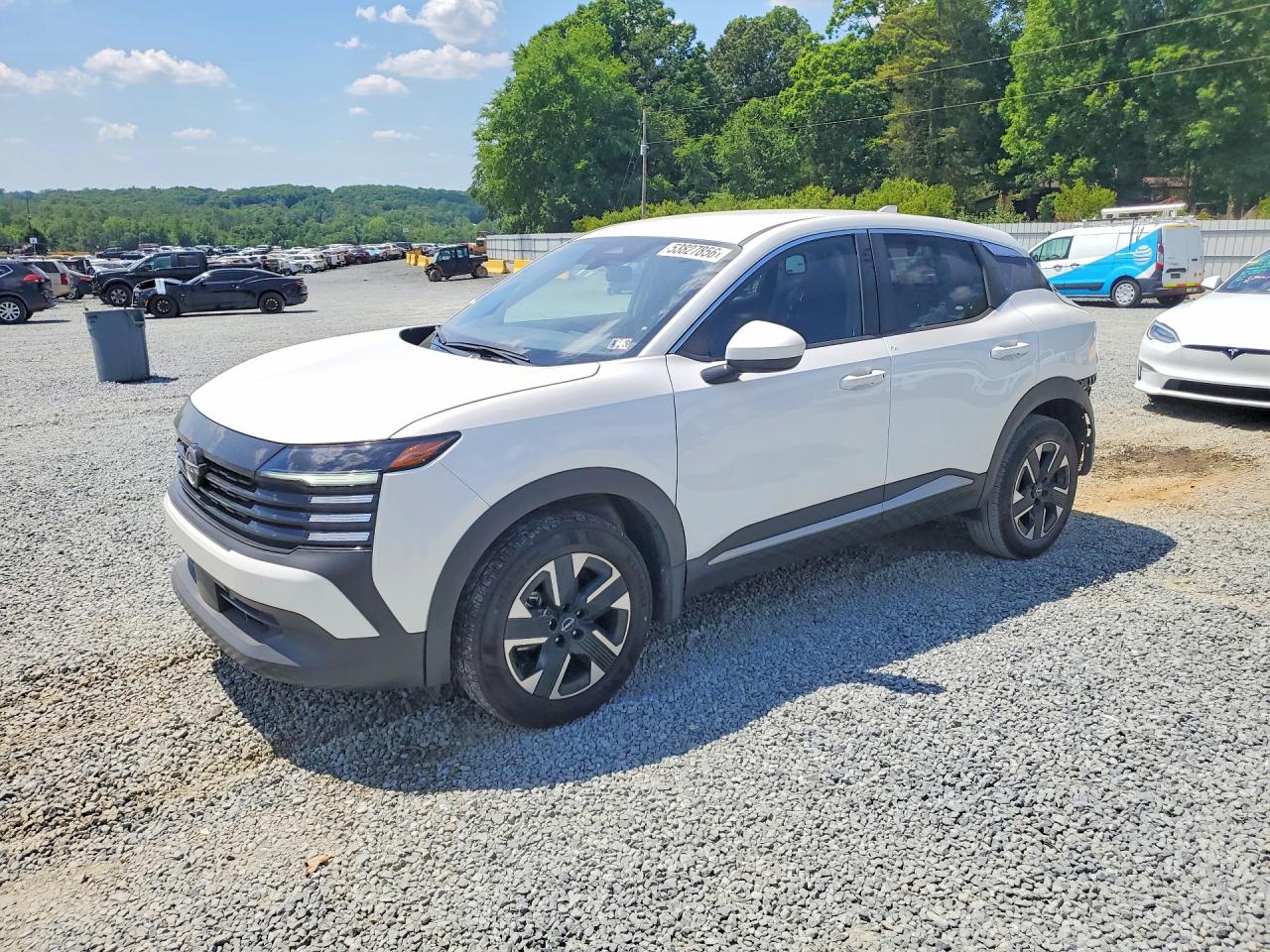Salvage Nissan Kicks Image
