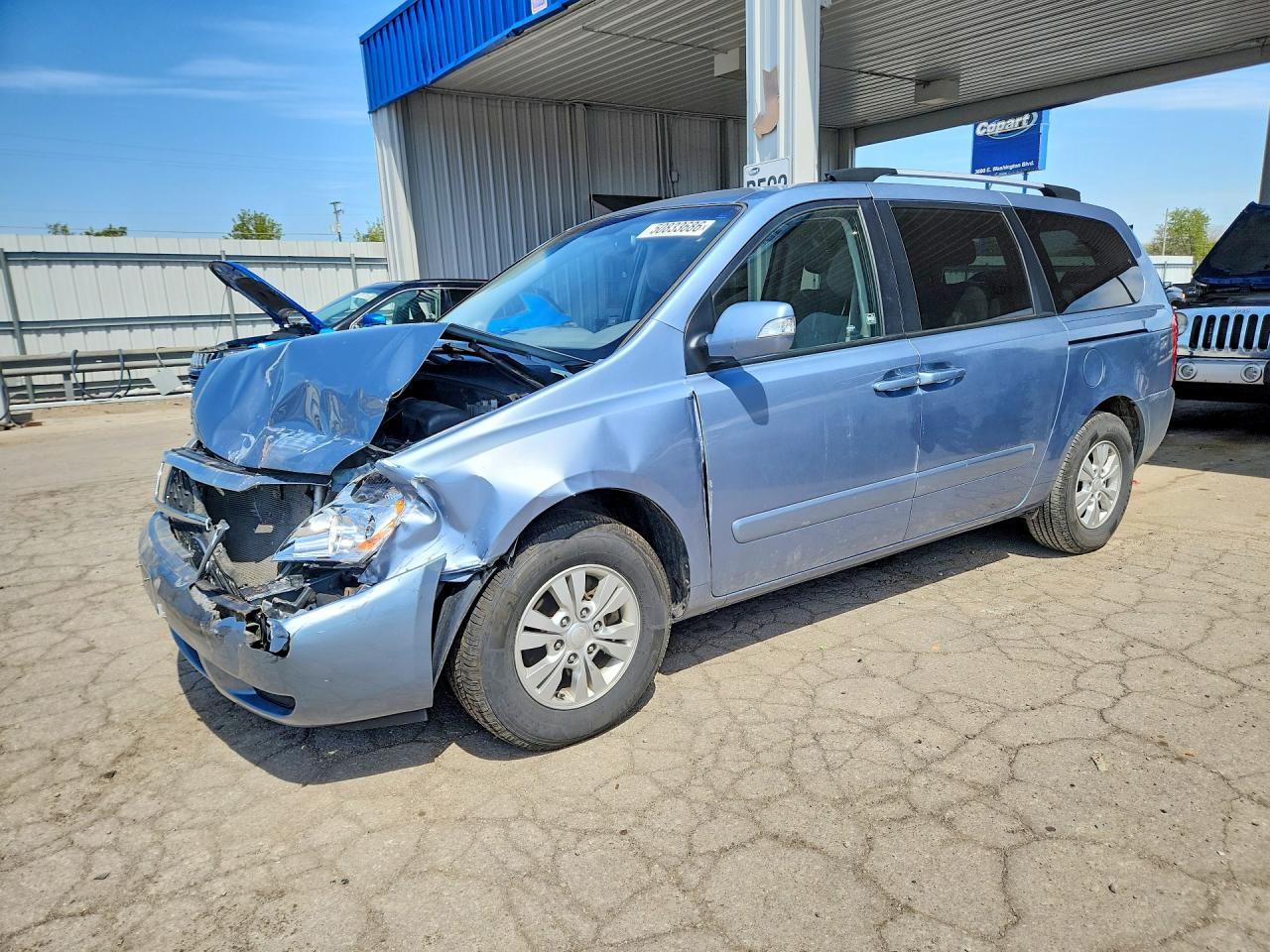 Salvage Kia Sedona Image