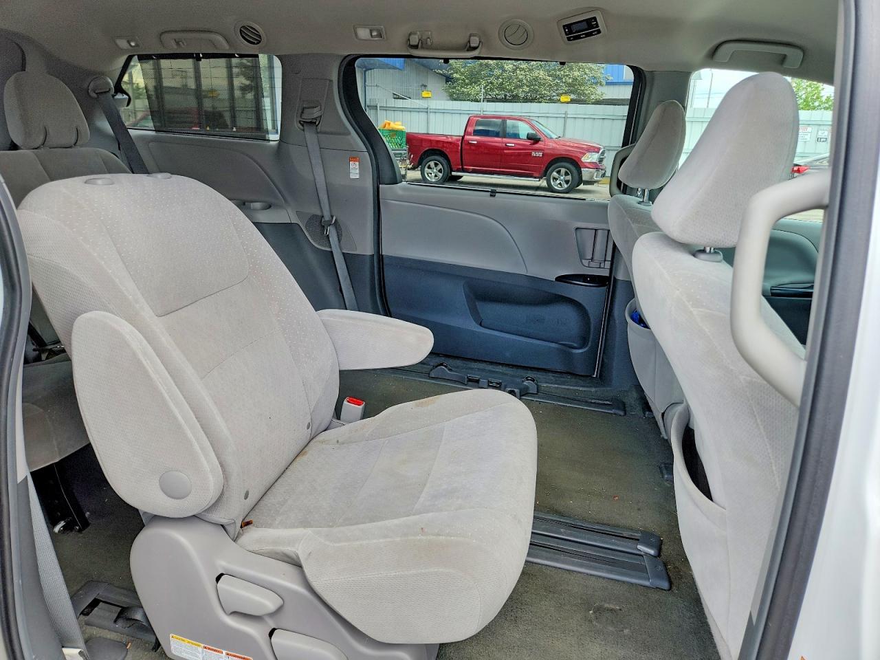Toyota Sienna Le