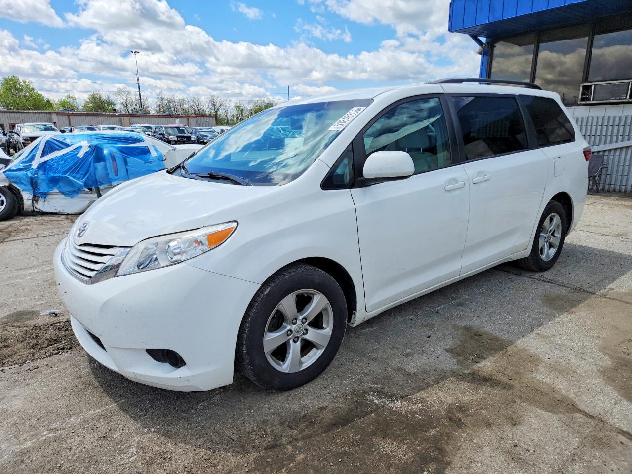 Salvage Toyota Sienna Image