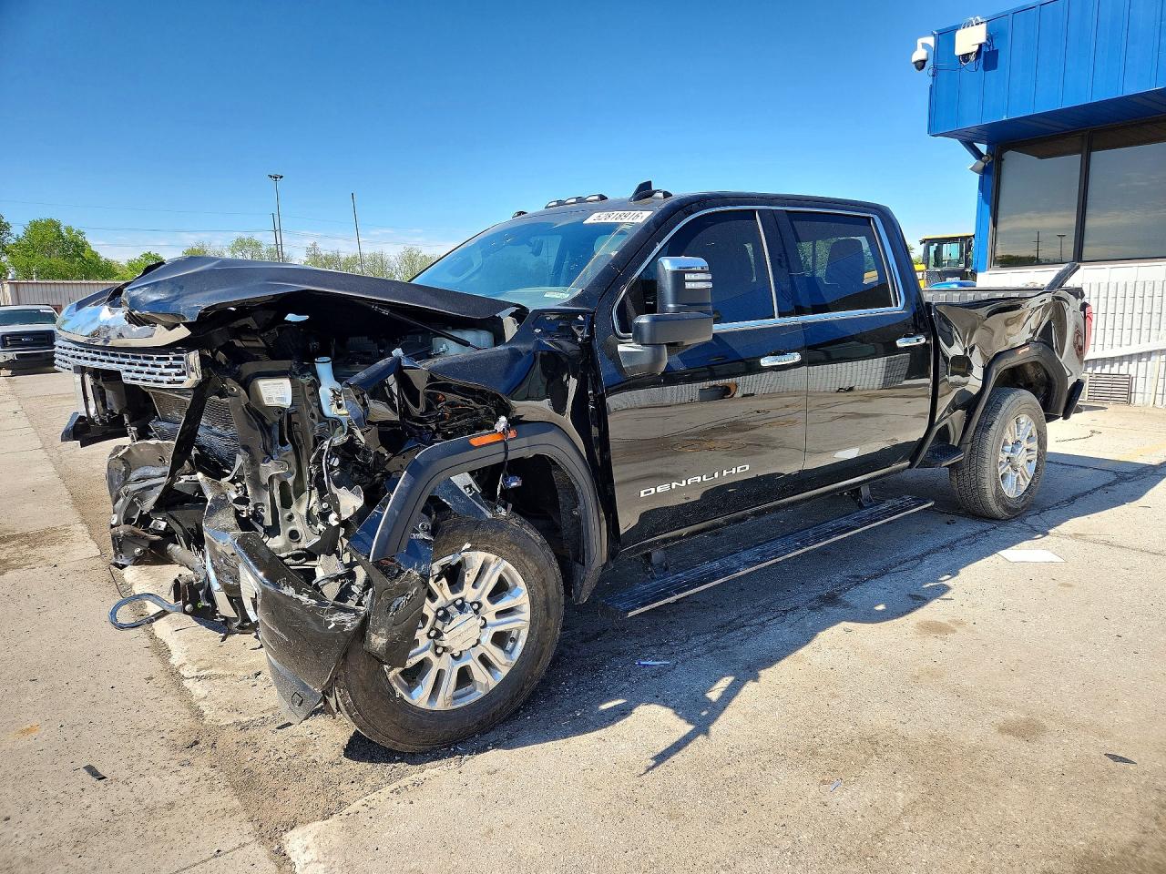 Salvage GMC Sierra Image