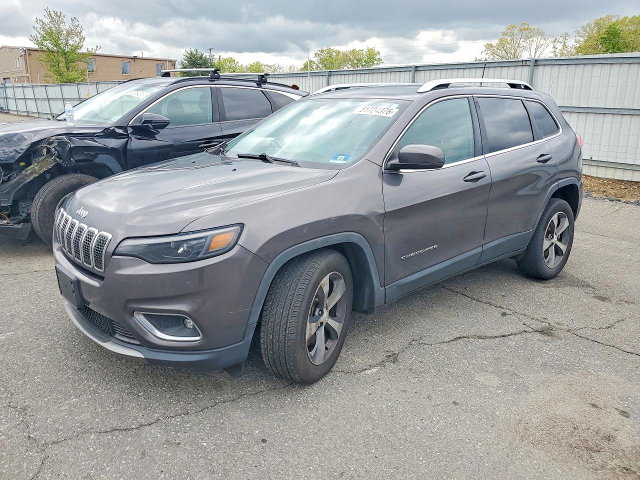Salvage Jeep Grand Cherokee Image