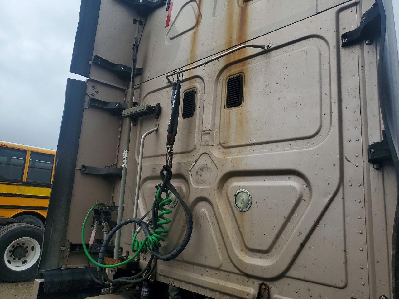 Freightliner Cascadia 125