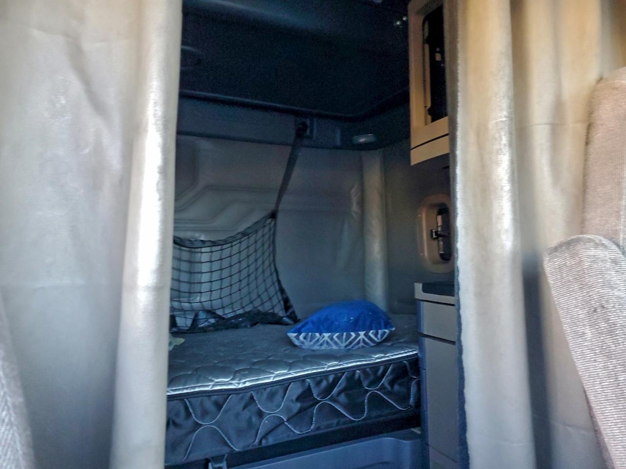 Freightliner Cascadia 1