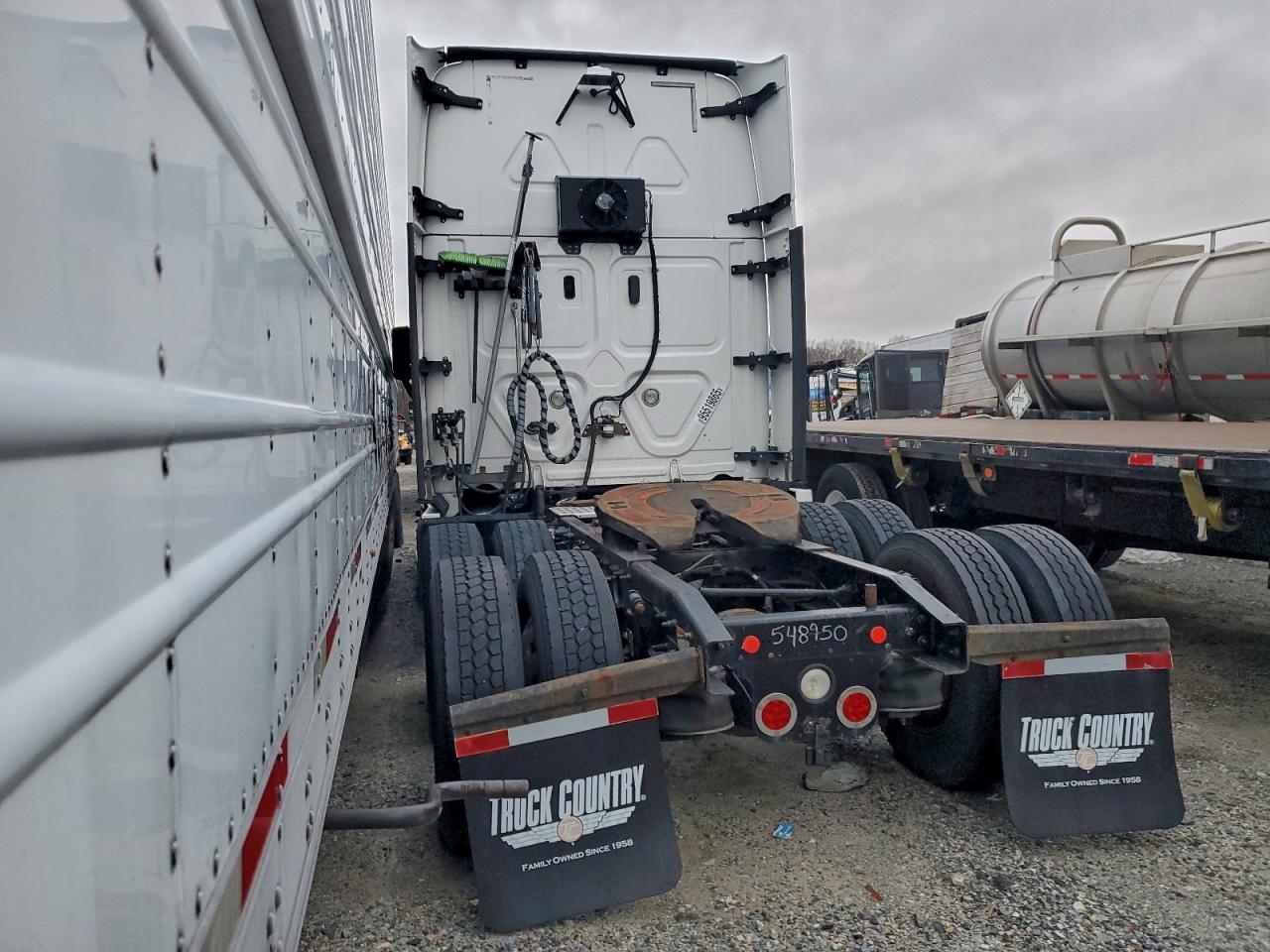 Freightliner Cascadia 1