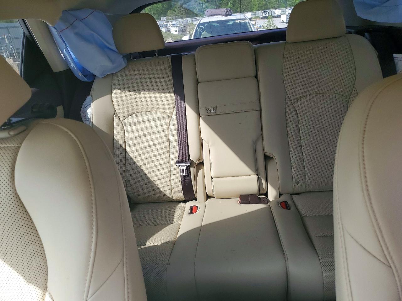 Lexus RX Base