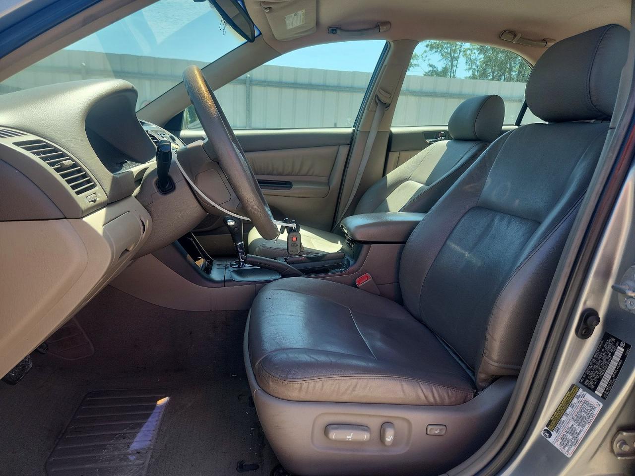 Toyota Camry Le V6