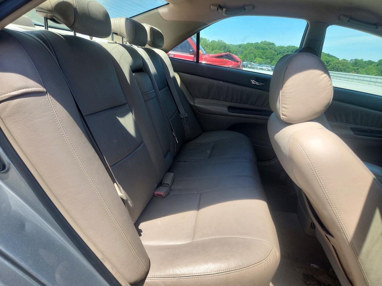 Toyota Camry Le V6