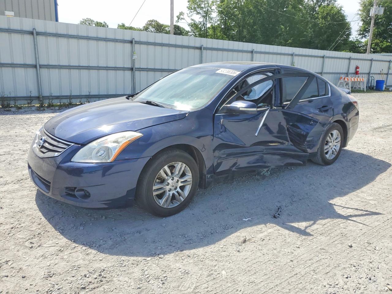 Salvage Nissan Altima Image