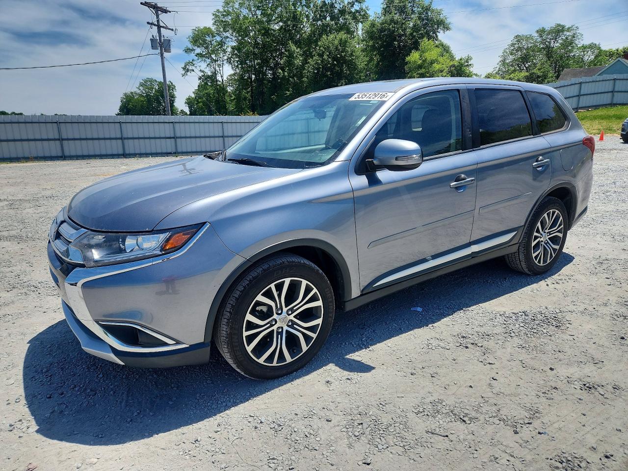 Salvage Mitsubishi Outlander Image