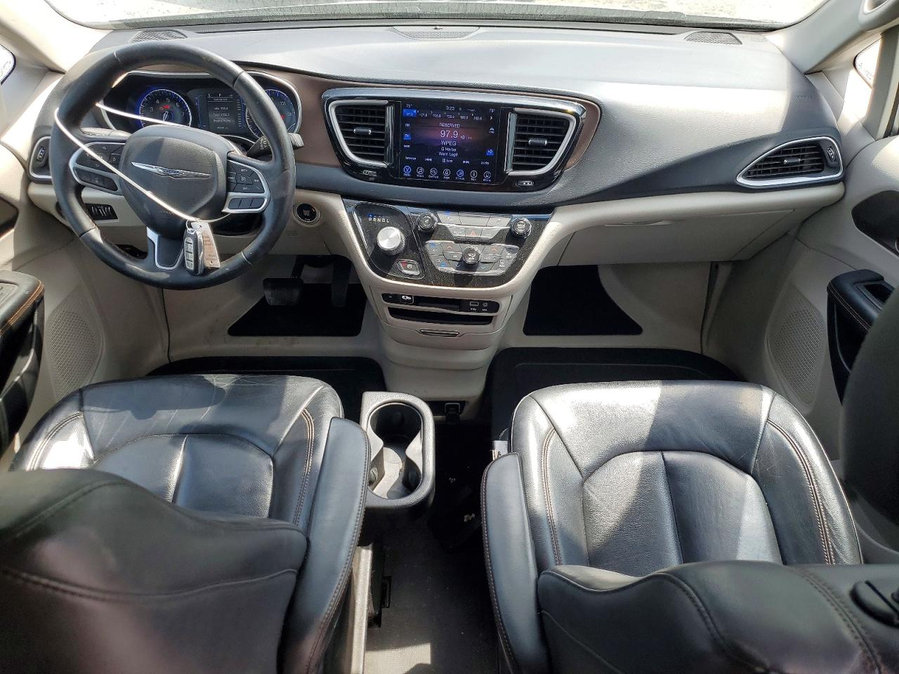 Chrysler Pacifica Touring L