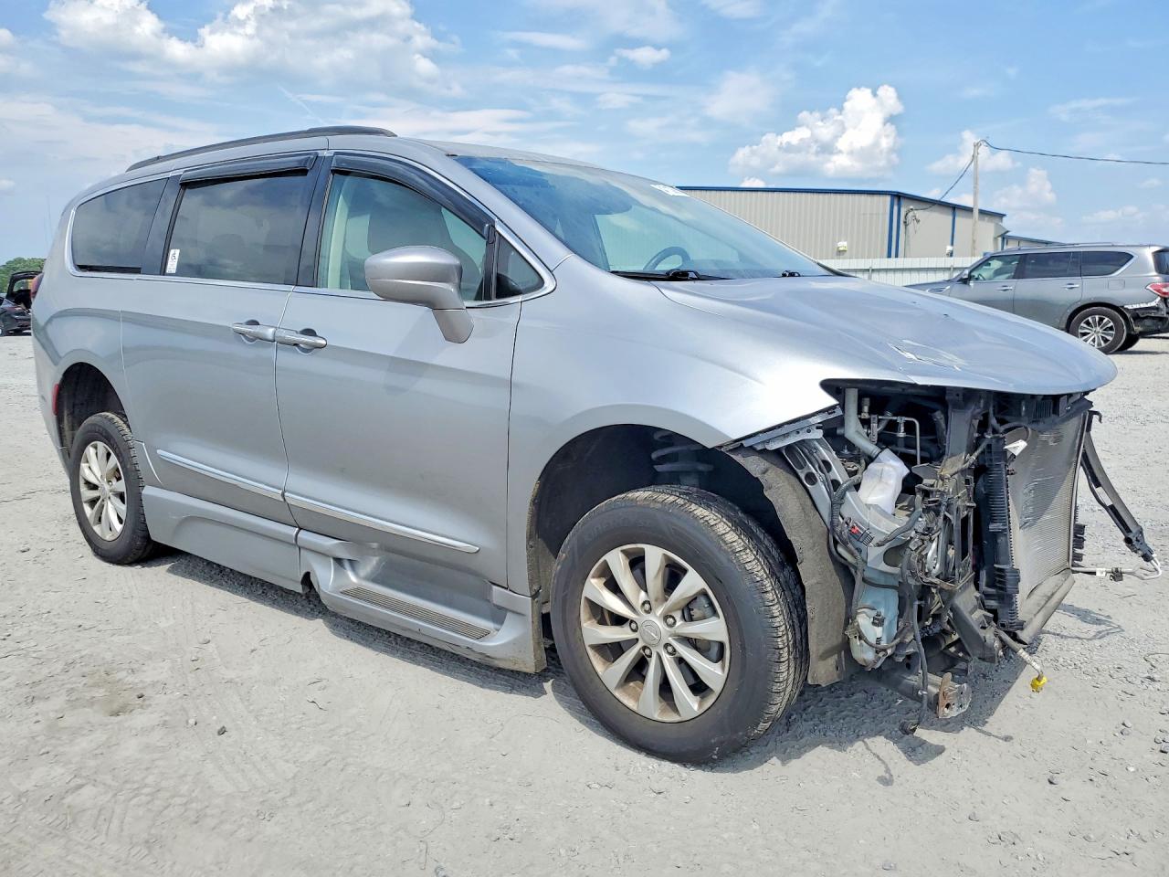 Chrysler Pacifica Touring L