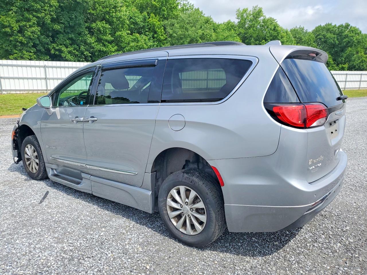 Chrysler Pacifica Touring L