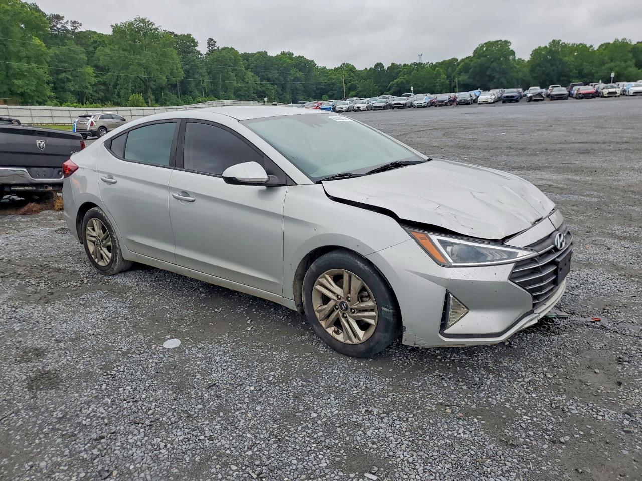Hyundai ELANTRA Sel