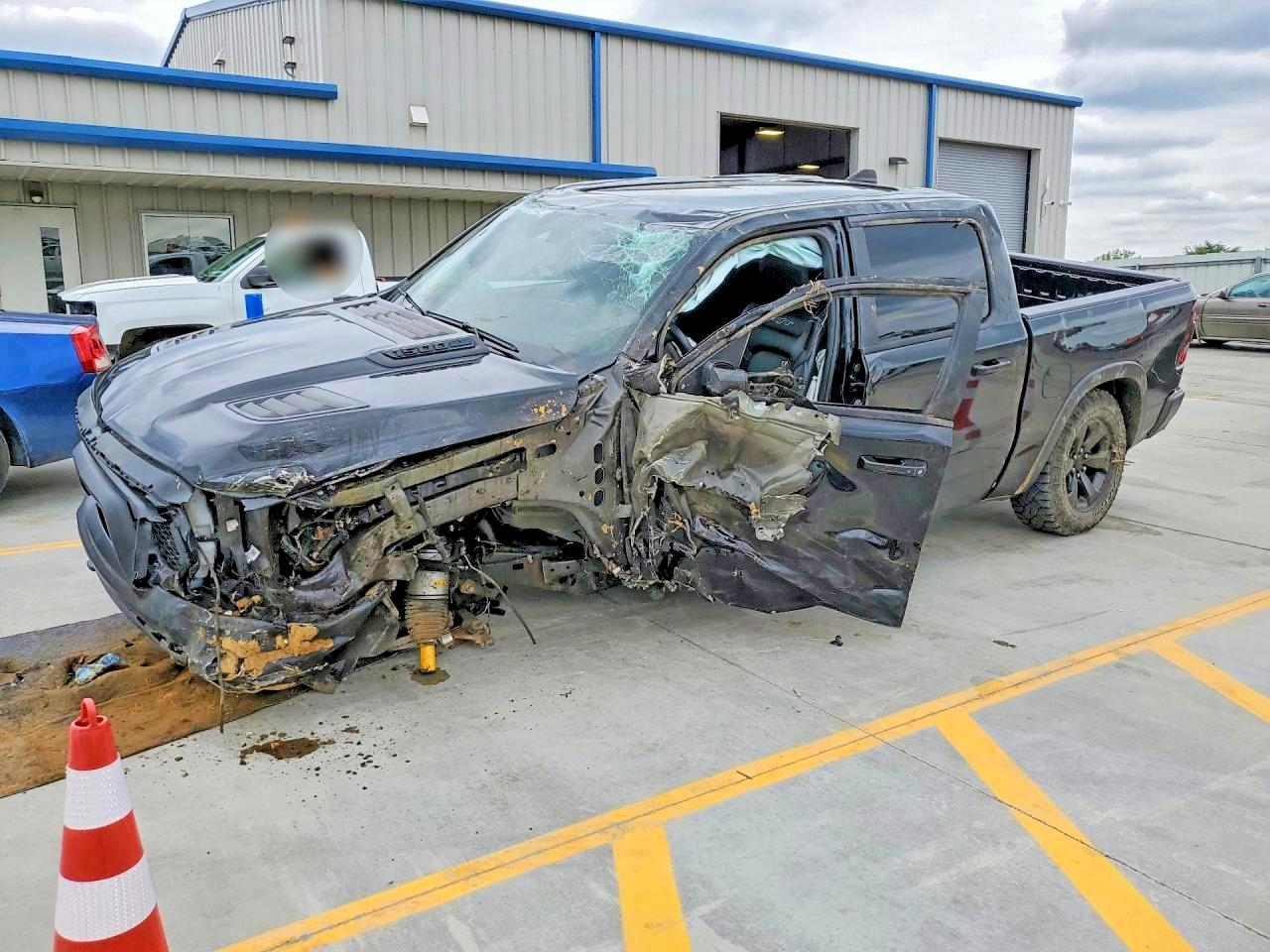 Salvage Ram 1500 Image