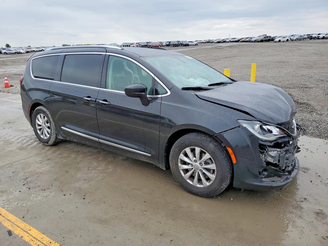Chrysler Pacifica Touring L