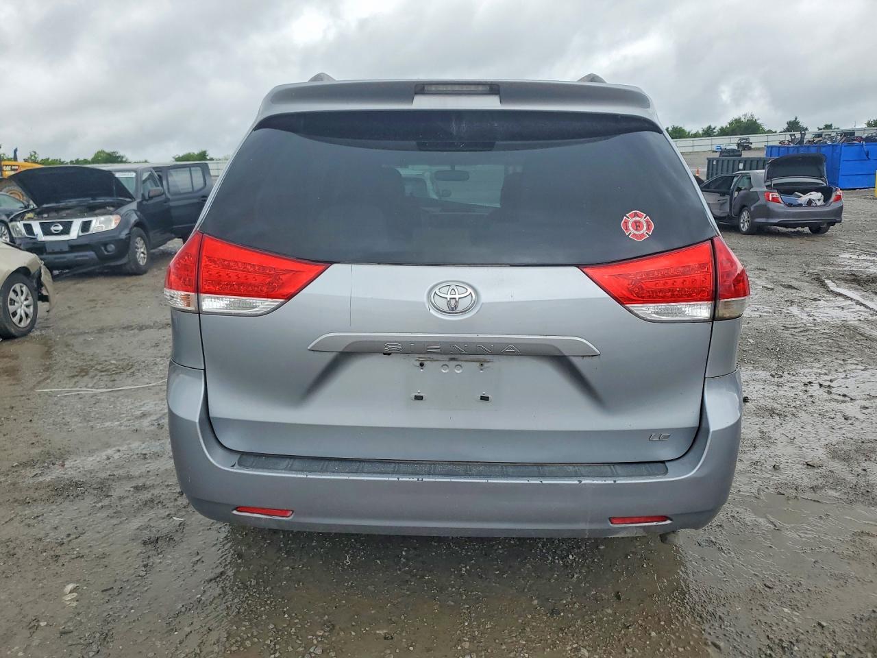 Toyota Sienna Le