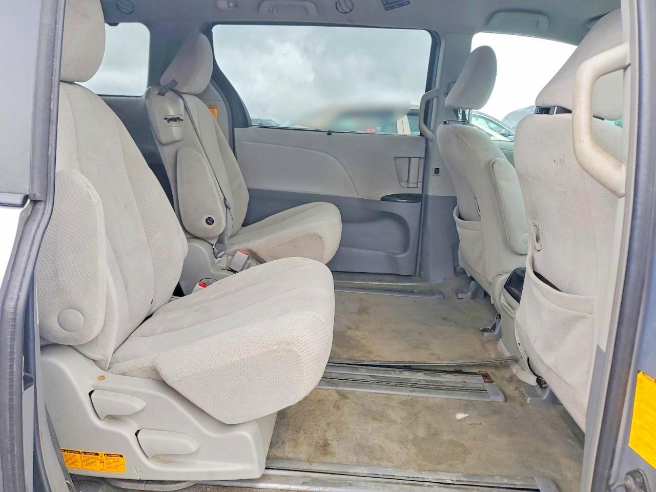 Toyota Sienna Le