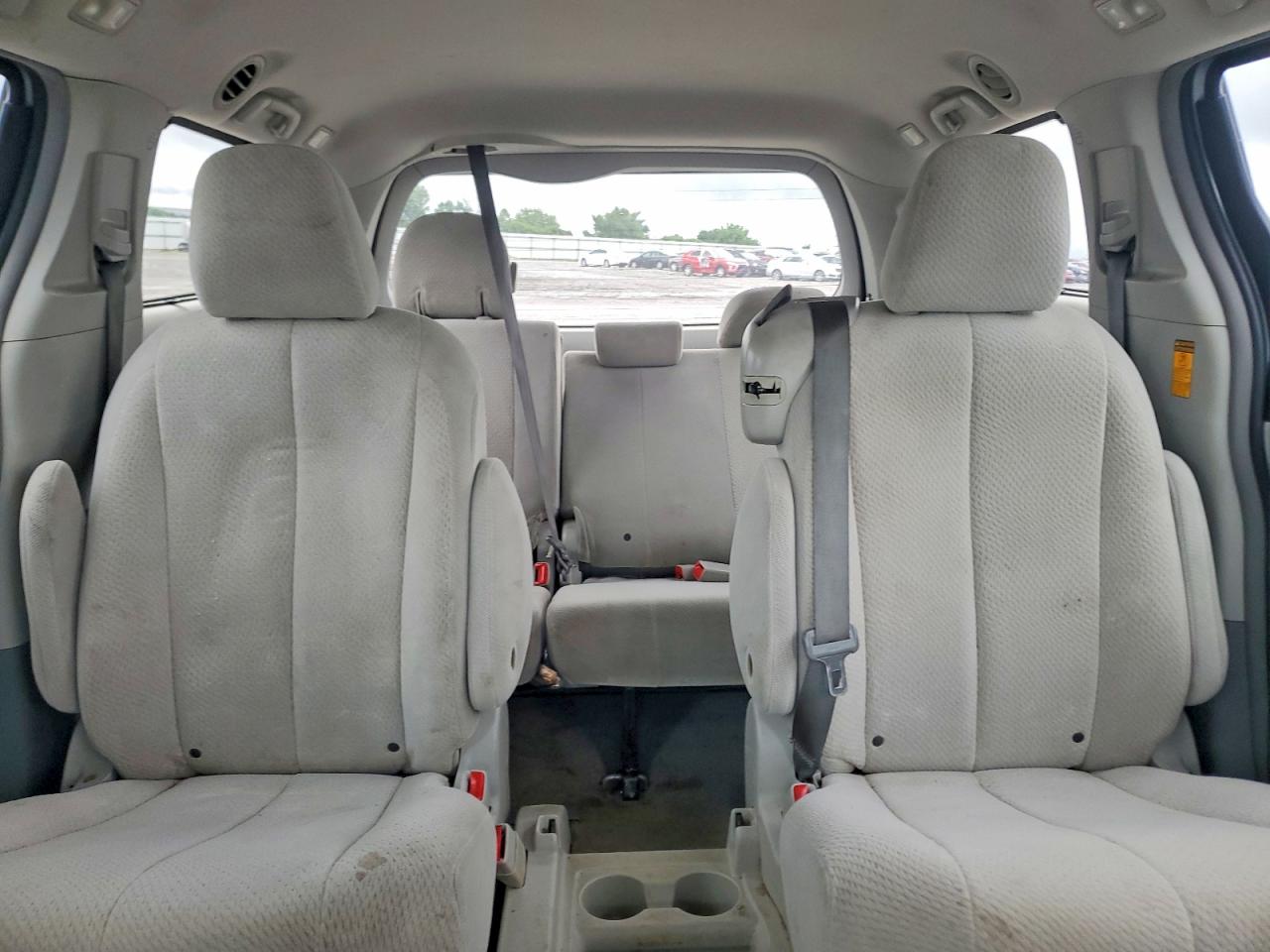 Toyota Sienna Le