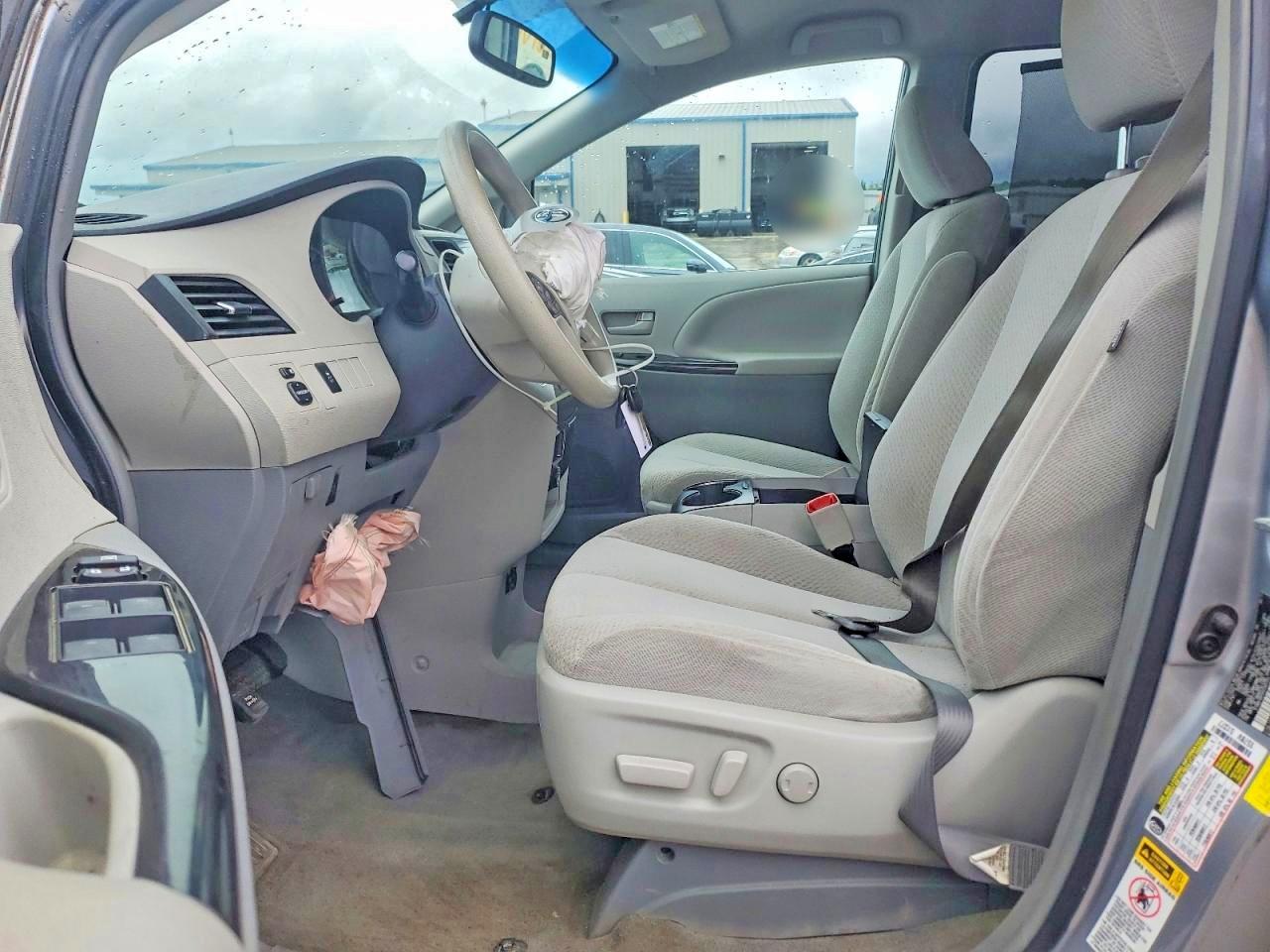 Toyota Sienna Le