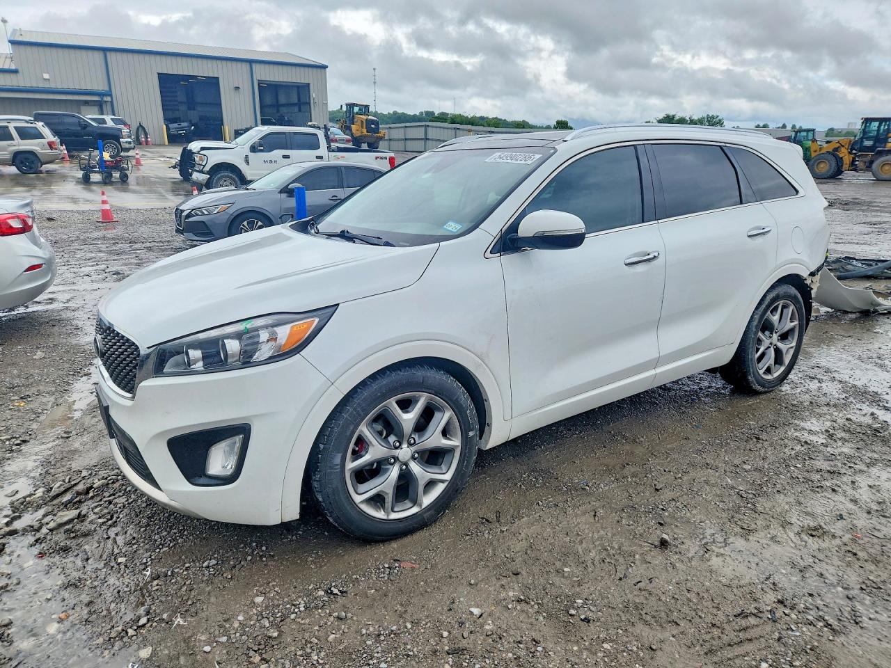 Salvage Kia Sorento Image