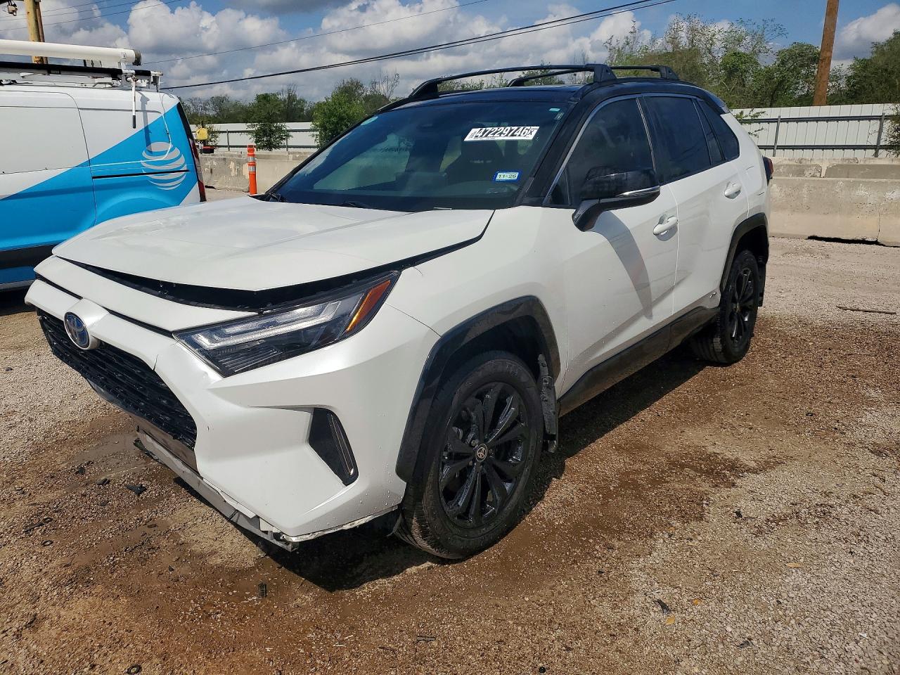Salvage Toyota RAV4 Image