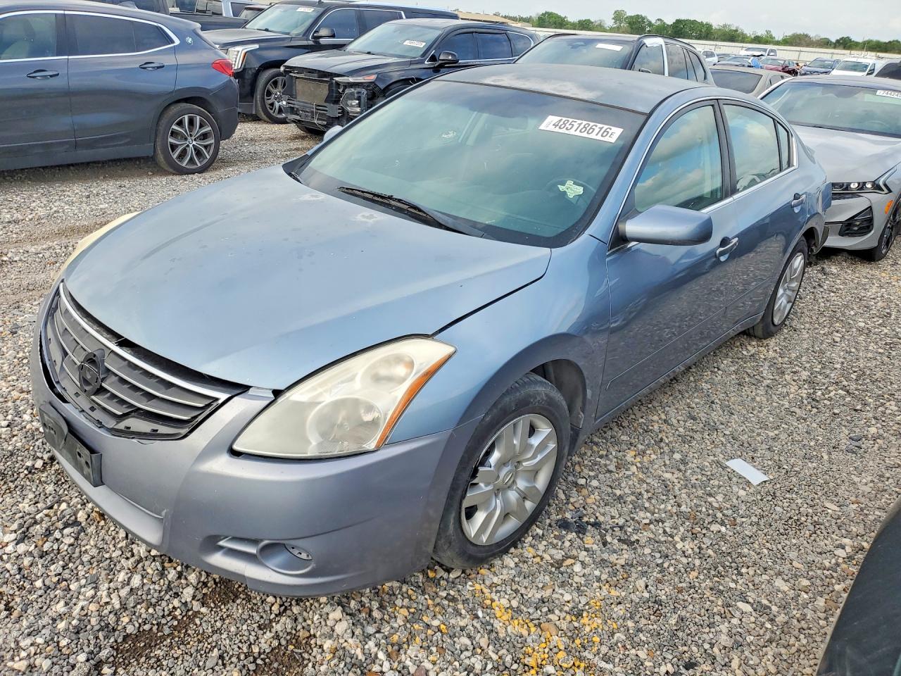 Salvage Nissan Altima Image