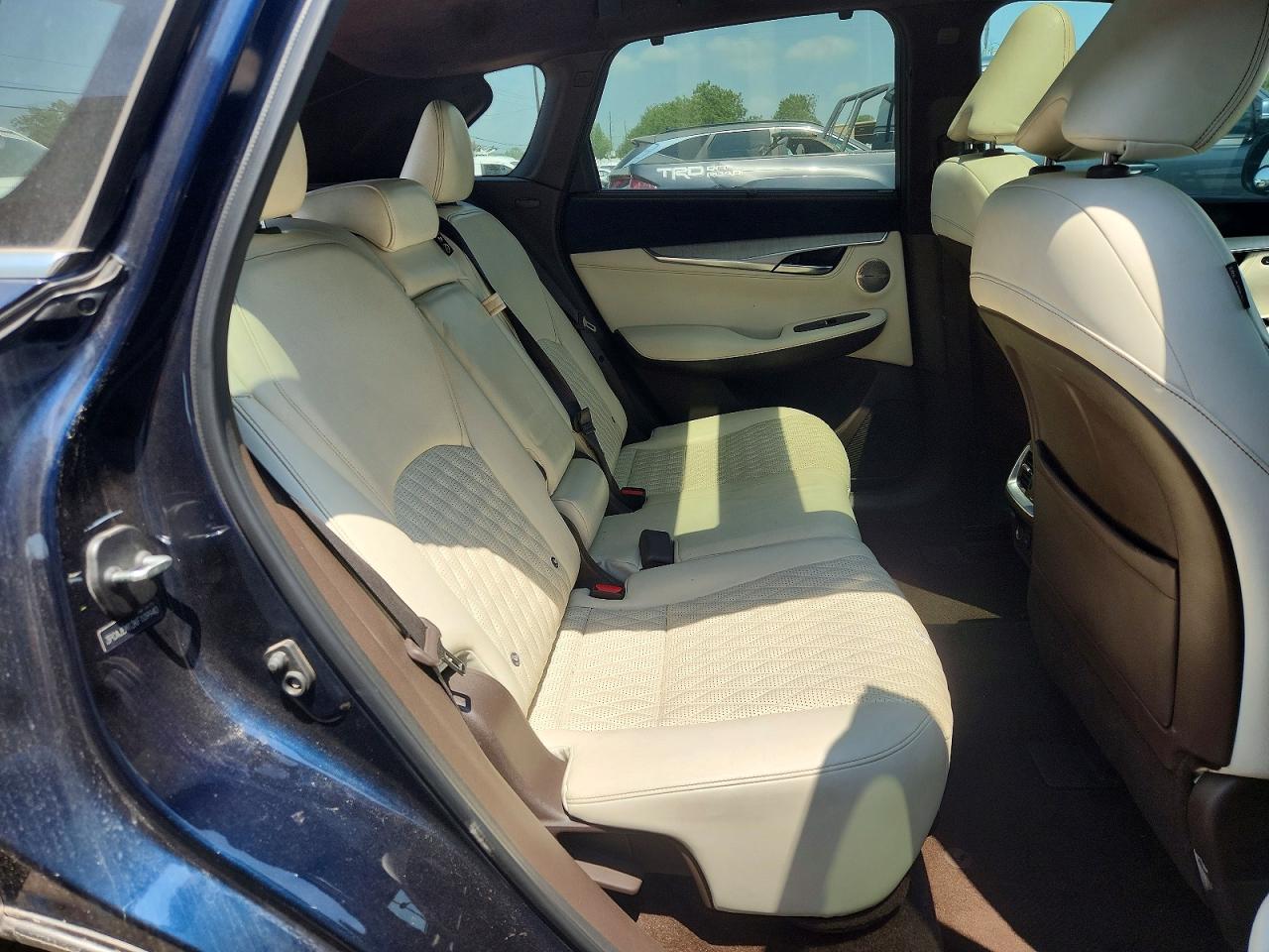 INFINITI Qx Essential