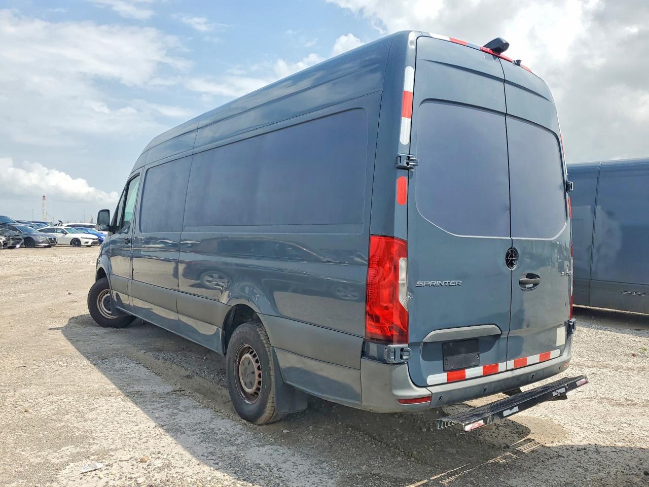 Mercedes-Benz Sprinter 2500